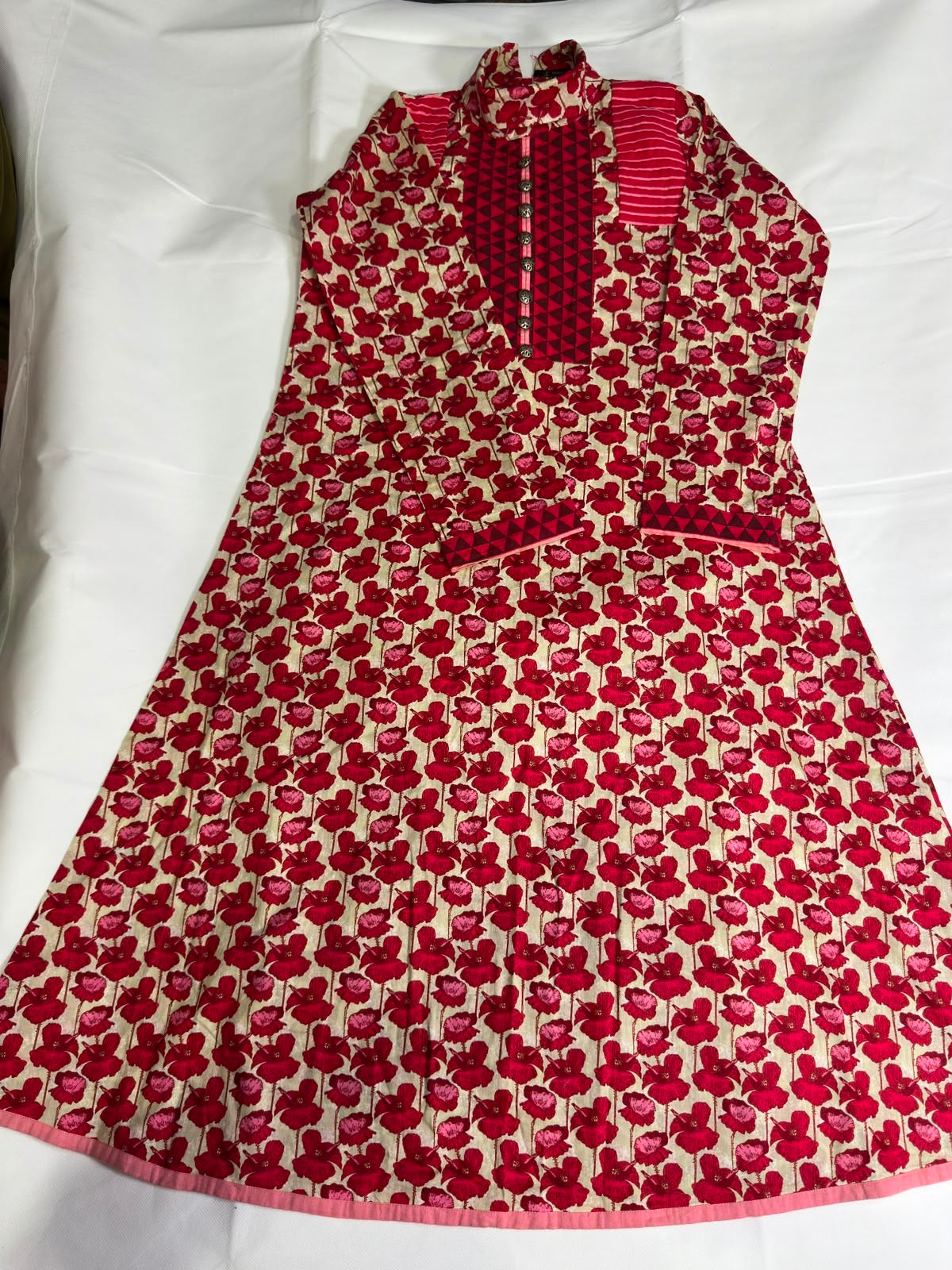Preloved Women's Red Floral Printed Printed Cotton Kurti / Long Shirt