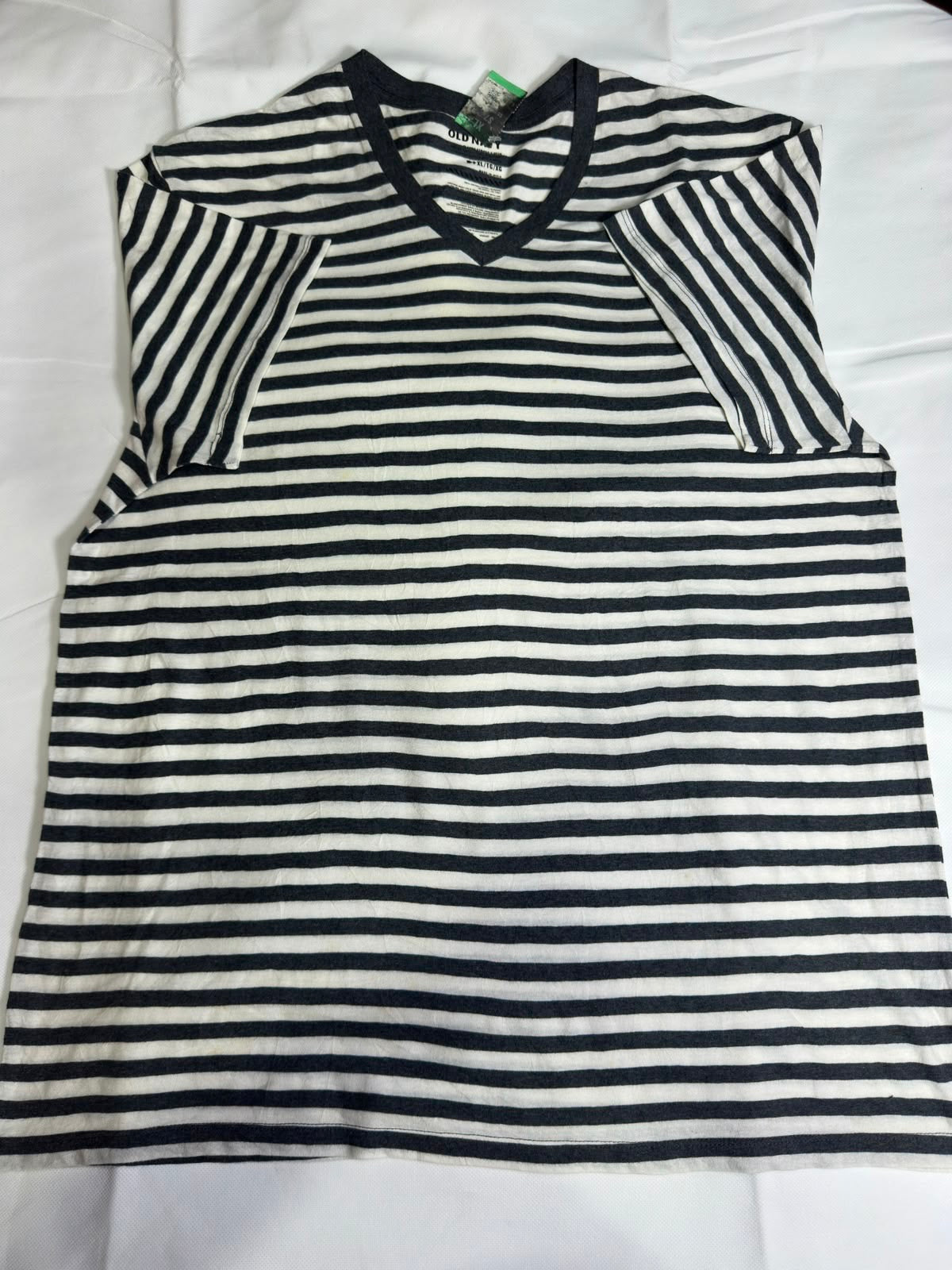 Preloved Old Navy Black & White Striped V-Neck T-Shirt