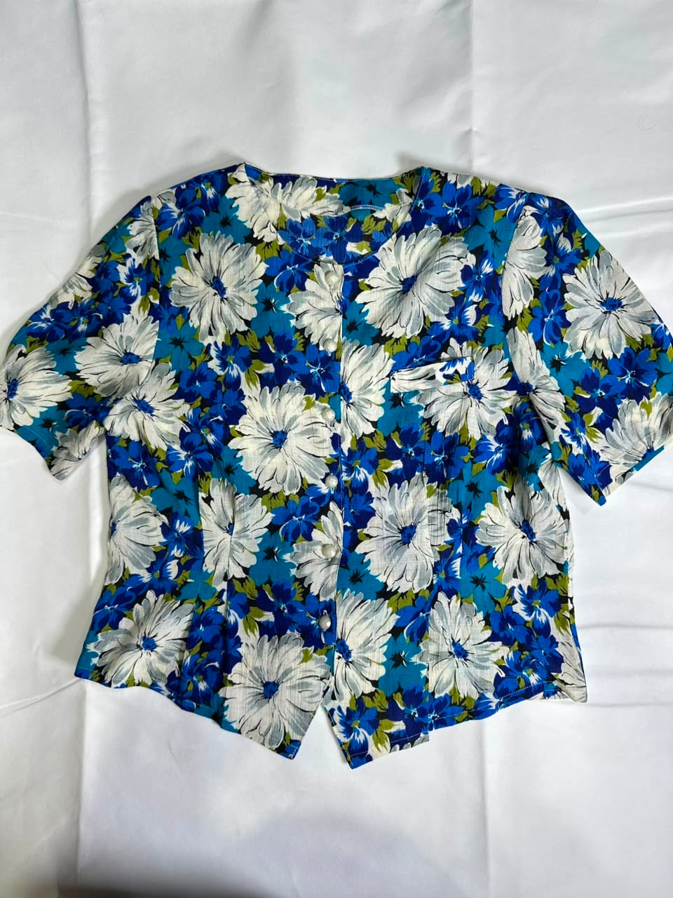 Preloved Vintage Blue & White Floral Short Sleeve Button-Up Blouse