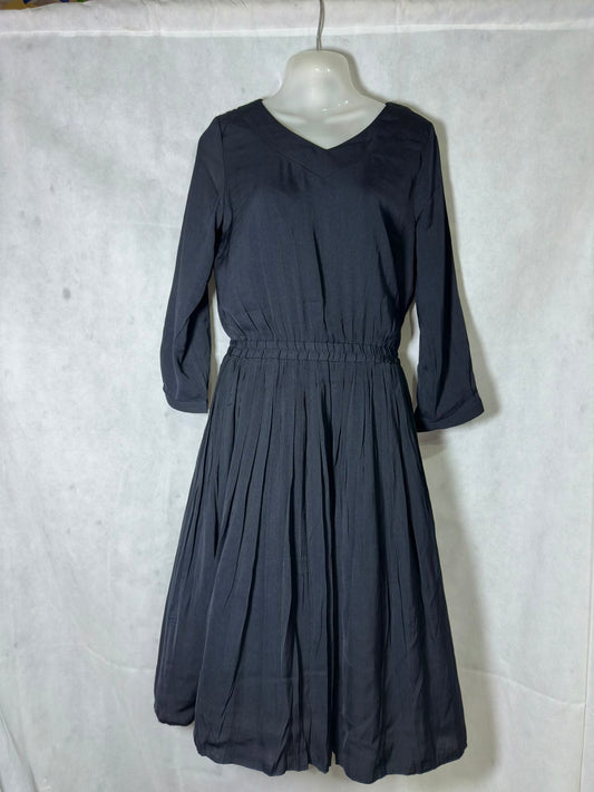 Preloved Solid Black V-Neck Pleated Elastic Waist Midi Dress