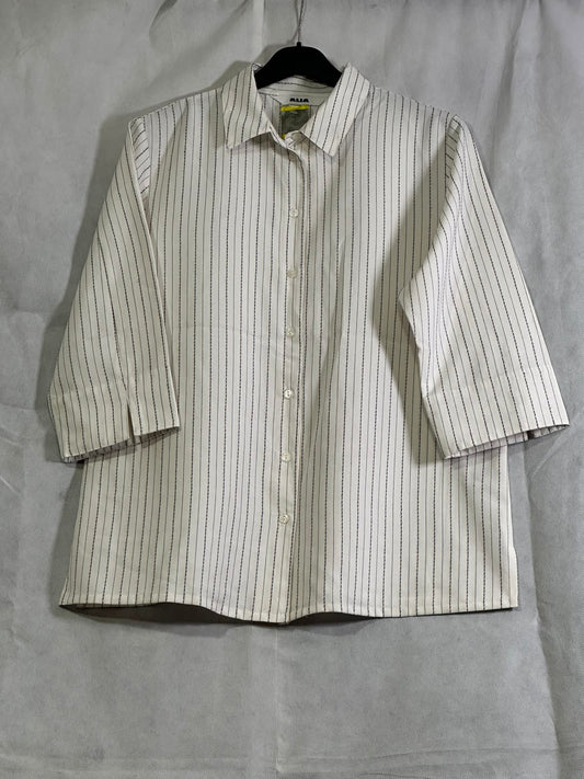 Preloved Alia Off-White Black Pinstripe 3/4 Sleeve Button-Down Shirt