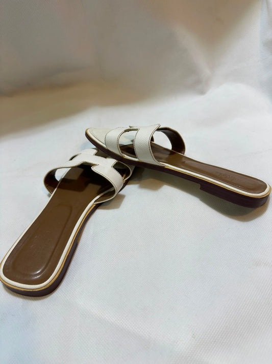 Preloved Hermès Oran Style Off-White & Tan Leather Flat Cutout Slides