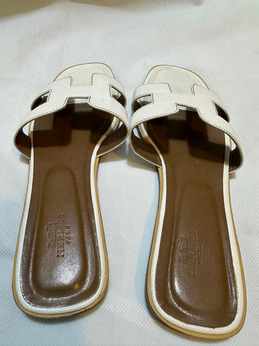 Preloved Hermès Oran Style Off-White & Tan Leather Flat Cutout Slides